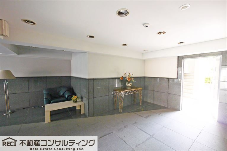 神戸野崎通アーバンライフの駐車場