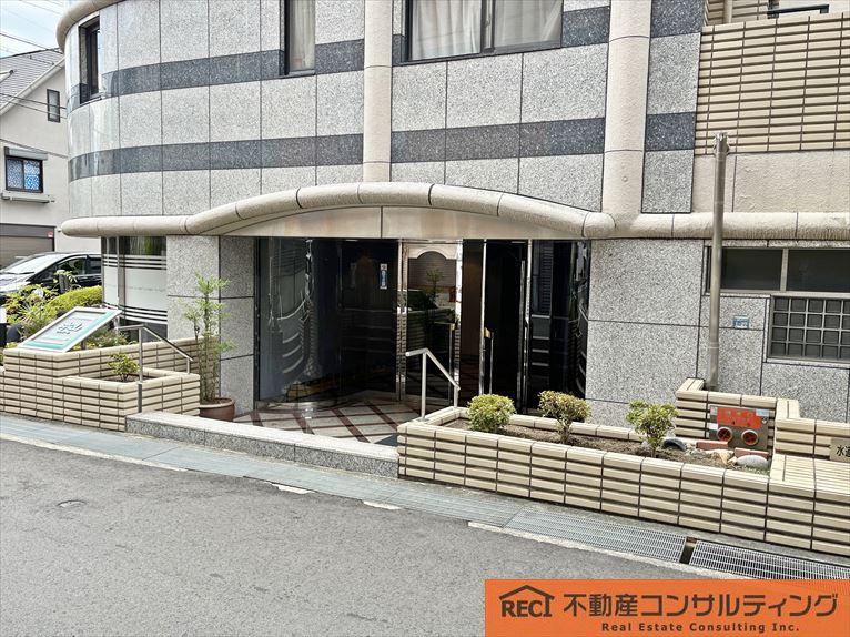 クラウンハイム本山セレネートのエントランス