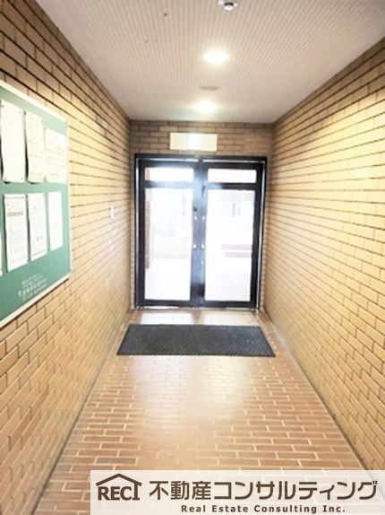 ライオンズマンション中山手のエントランス