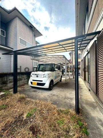 下三毛戸建の駐車場