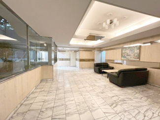 【エントランス】 | 外と内をつなぐエントランスは、まさに顔となる場所。格調高い雰囲気を漂わせて上質な空間を作り出します