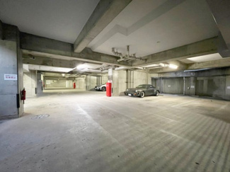 【駐車場】 | シャッター付きで安全対策ばっちりの地下駐車場