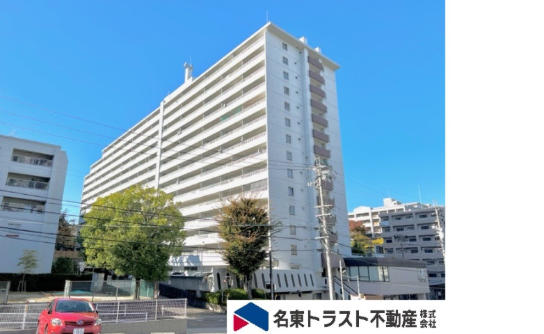 虹ヶ丘マンション本館の外観