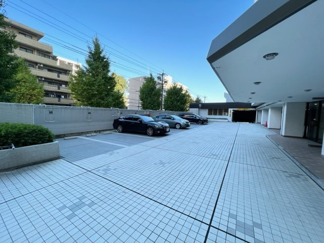 虹ヶ丘マンション本館の駐車場|来客用駐車場