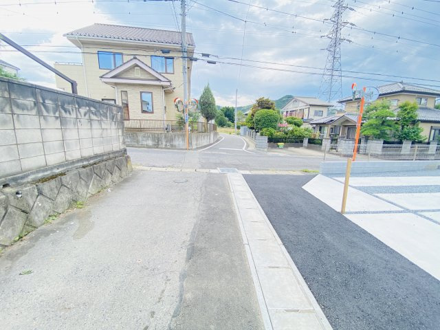 新築　LIGNAGE　渋川市金井21-1期　2号棟の前面道路含む現地写真|現地写真　南側接道幅員約4ｍ