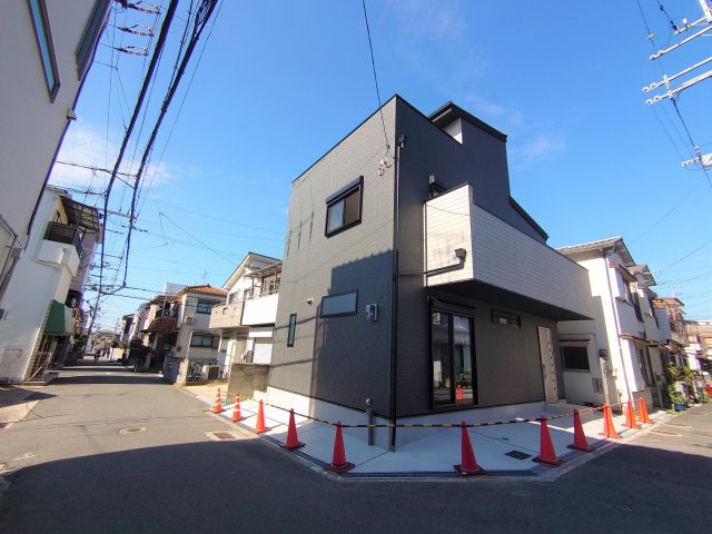東大阪市鷹殿町　新築の前面道路含む現地写真|角地という好立地