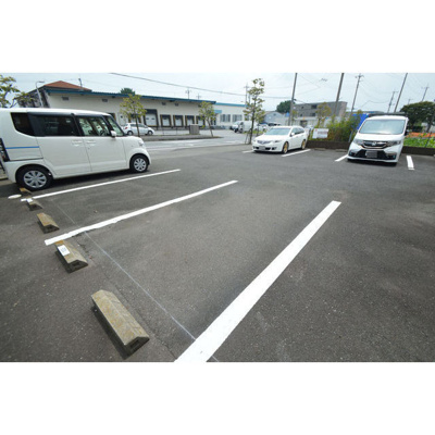 【駐車場】 | ルミエールやなせ