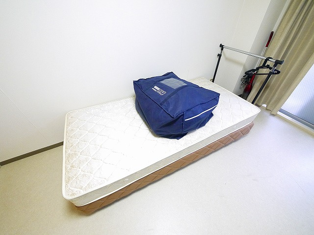 ミユキシティーマンションの設備|明るい洋室です。