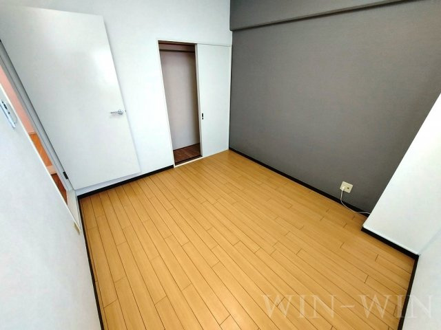 フィオーレ・アダチの寝室