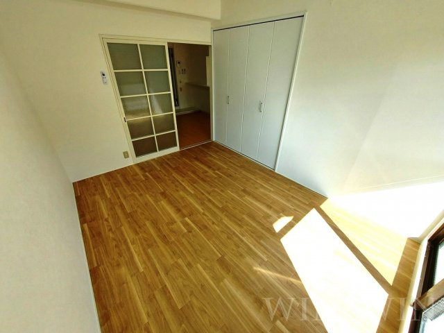 フィオーレ・アダチの寝室