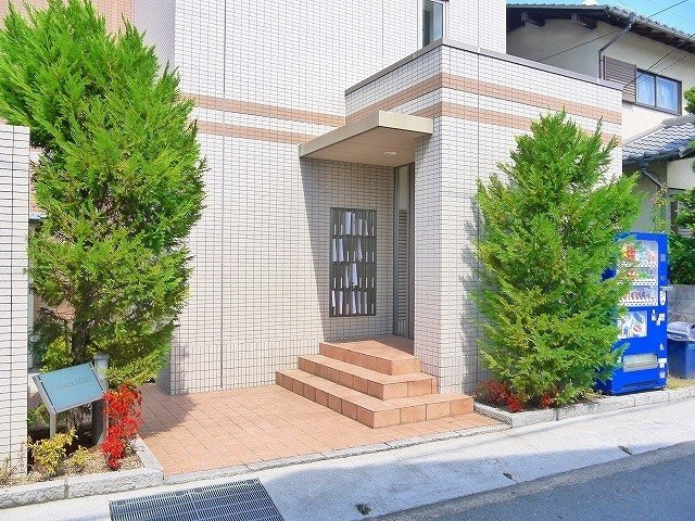 ヴァンセットモネのその他共用部分|おしゃれな玄関スペースです