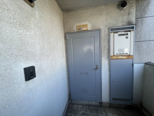 メゾンひらのの玄関