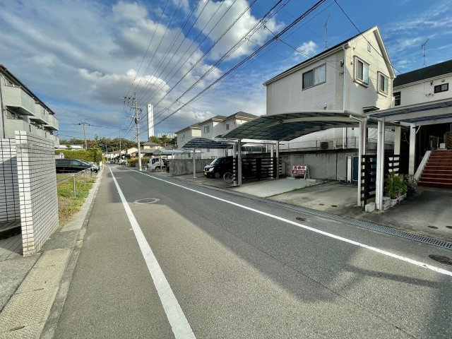 松ヶ丘五丁目戸建の駐車場