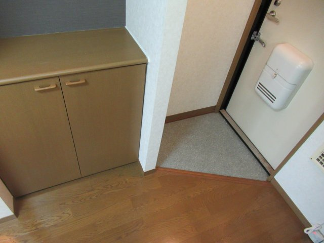 プラティ　ニューセジュールの玄関