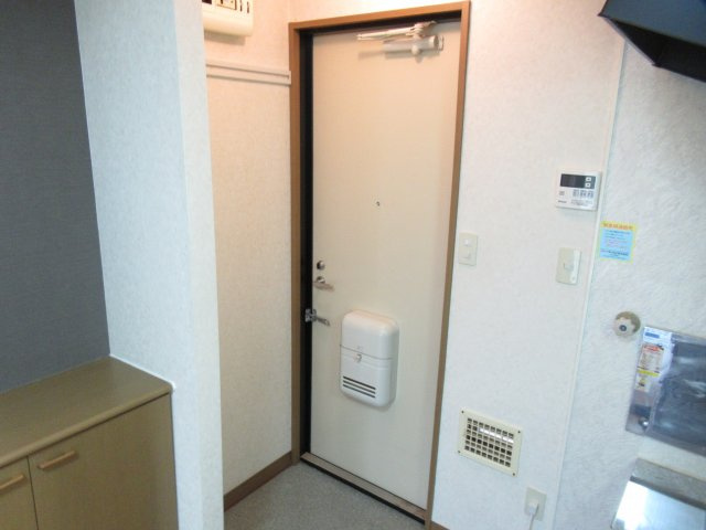 プラティ　ニューセジュールの玄関