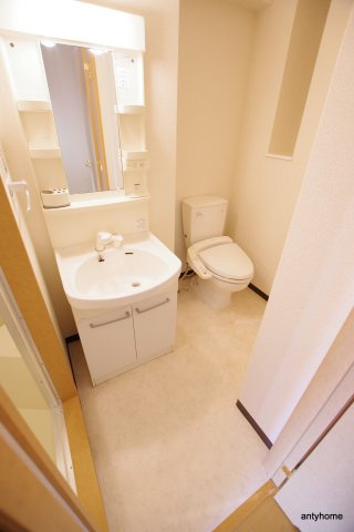 ラナップスクエア南森町ネクストステージ　仲介手数料無料の洗面所