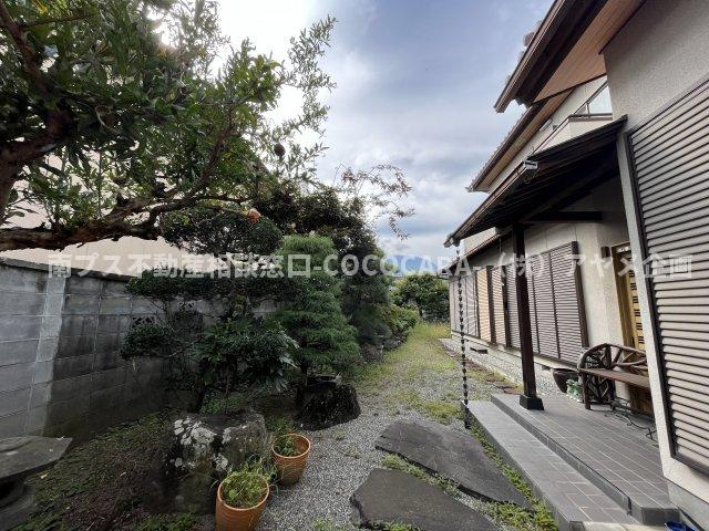 小笠原　中古物件　4LDKの外観|庭　
