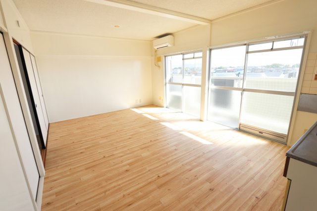 ビレッジハウス筑後【10,000円キャッシュバック対象物件】の居間・リビング|ゆったりとした居間です