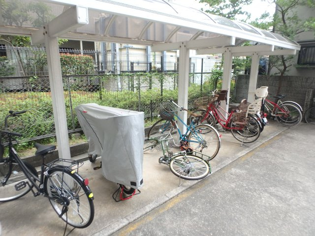 【その他共用部分】 | シロハイヌ門戸 | 屋根付き駐輪スペースです