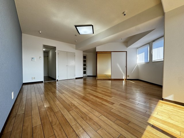 【居間・リビング】 | シロハイヌ門戸 | ゆったり過ごせる居間です