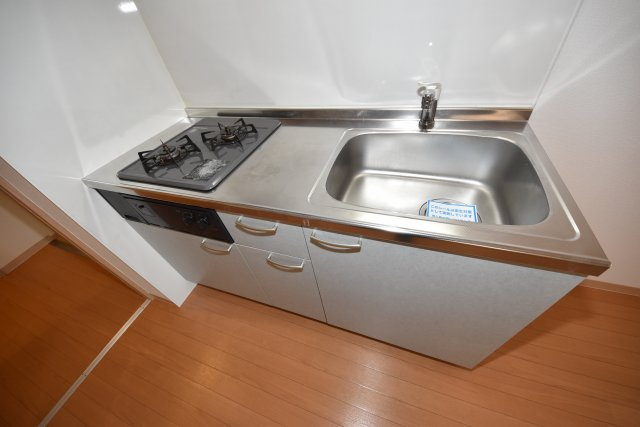 クリスタルグランツ難波南カストールのキッチン|コンパクトなキッチンで掃除もラクラク