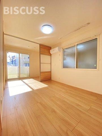 PLAISIR La Lumierepureの居間・リビング