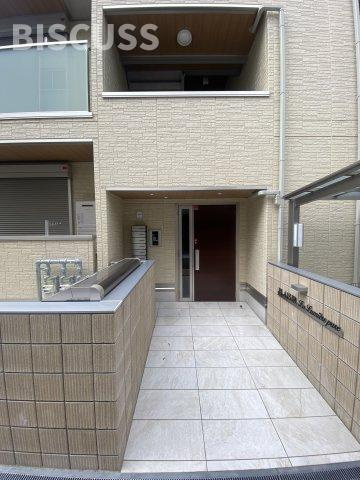 PLAISIR La Lumierepureのエントランス