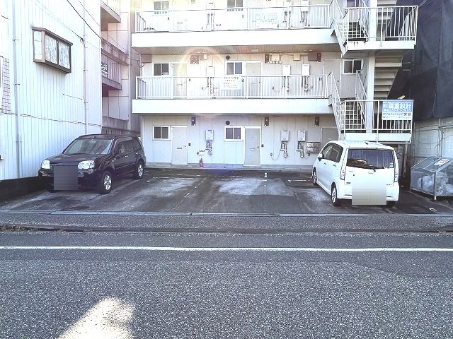 第2コーポサチの駐車場|カースペースがあります