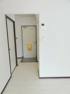 【ロビー】 | グリーンコーポ | シンプルで使いやすい玄関です