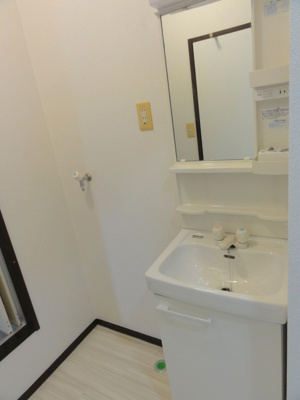 【洗面所】 | グリーンコーポ | 明るい洗面所です