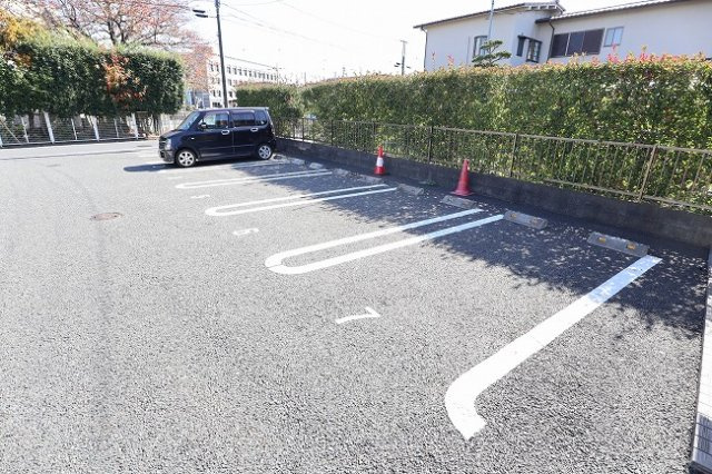 ラフィーネメゾンの駐車場