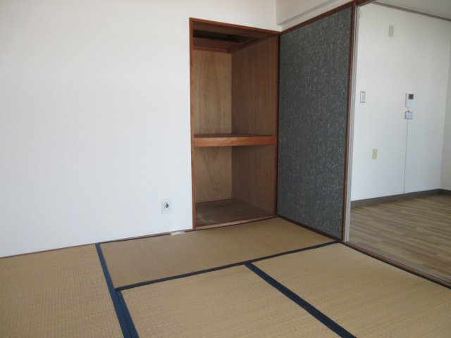 第一イワサキビルの収納