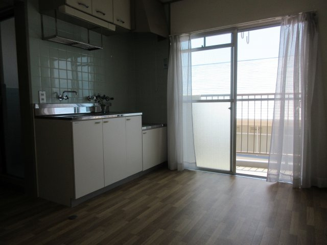 第一イワサキビルの居間・リビング