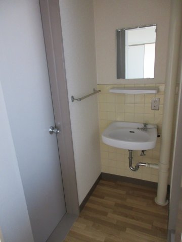 第一イワサキビルの洗面所