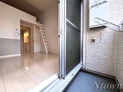 【バルコニー】 | STAGE栄生 | 開放的で明るい空間を演出してくれるバルコニーです