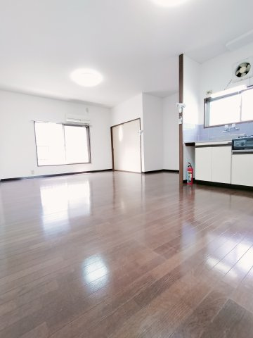 【洋室】 | 広々とした使いやすいお部屋です。