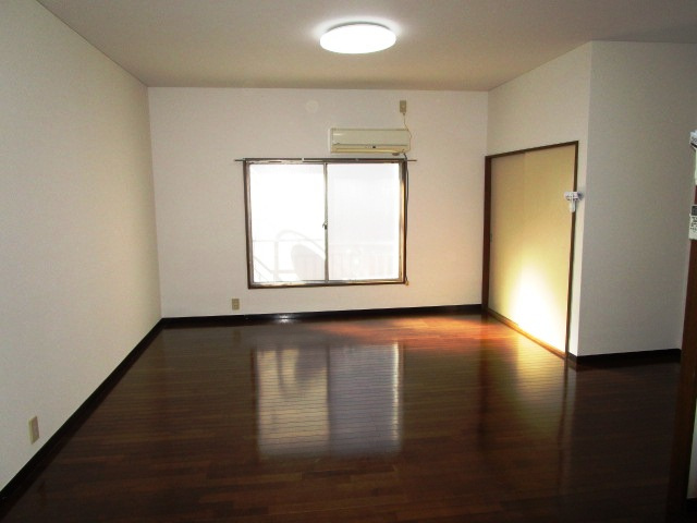 【洋室】 | 広々とした使いやすいお部屋です。