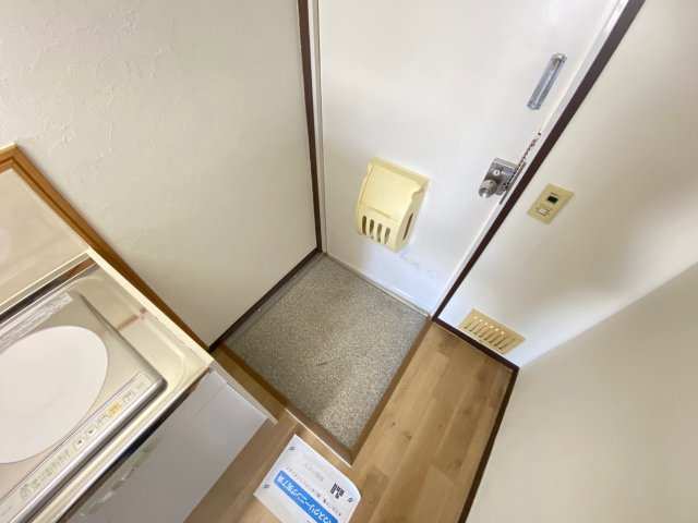伸和ハイツの玄関