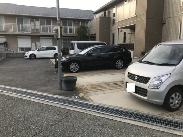 箕面市瀬川２丁目のアパートの駐車場