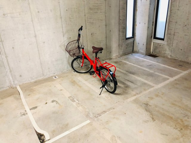 仲介手数料0！！ドール丸の内の駐車場