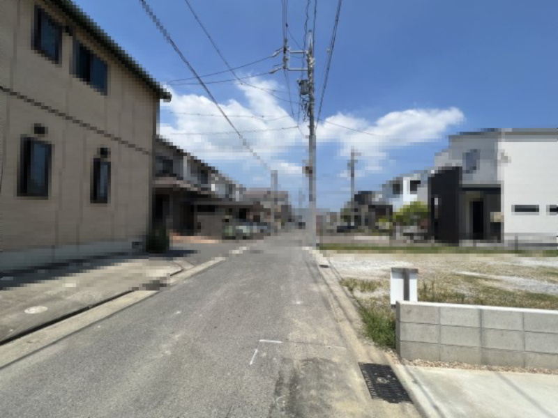 高浜市田戸町Ⅵ新築戸建　2号棟の前面道路含む現地写真|高浜市田戸町Ⅳ新築分譲住宅1～4号棟前面道路写真です。南西側公道約4.27m