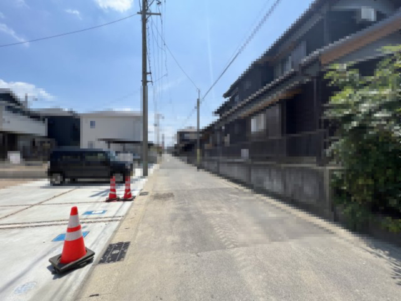 高浜市田戸町Ⅵ新築戸建　2号棟の前面道路含む現地写真|高浜市田戸町Ⅳ新築分譲住宅1～4号棟前面道路写真です。南西側公道約4.27m