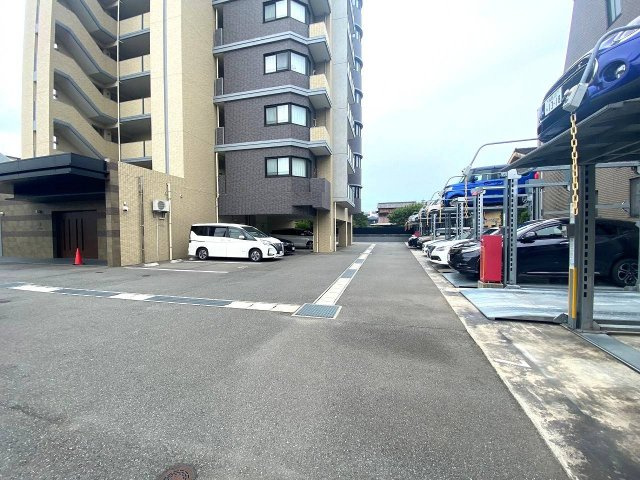 セレンシオ櫛原の駐車場