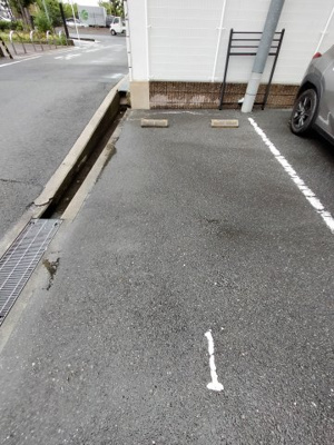 【駐車場】 | レオパレスラピスラズリ高井田