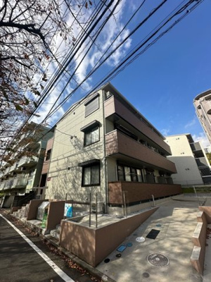 【外観】 | ガーネット | 「京王多摩センター」駅・「小田急多摩センター」駅まで徒歩10分！ワンちゃん・猫ちゃんと一緒に暮らせる3階建てアパートです☆