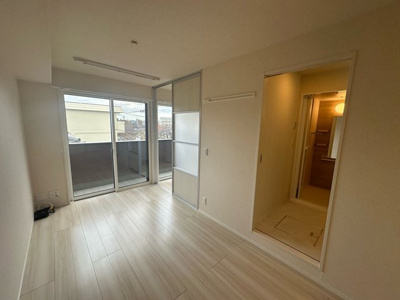 【居間・リビング】 | ガーネット | リビングダイニングキッチン8.8帖☆バルコニーに繋がるお部屋です☆椅子とテーブルを囲んで家族団欒の時間を過ごせます♪