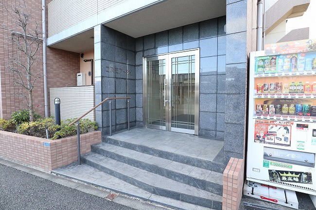 コスモアージュのエントランス