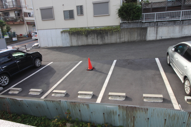 ポルタ青葉台の駐車場