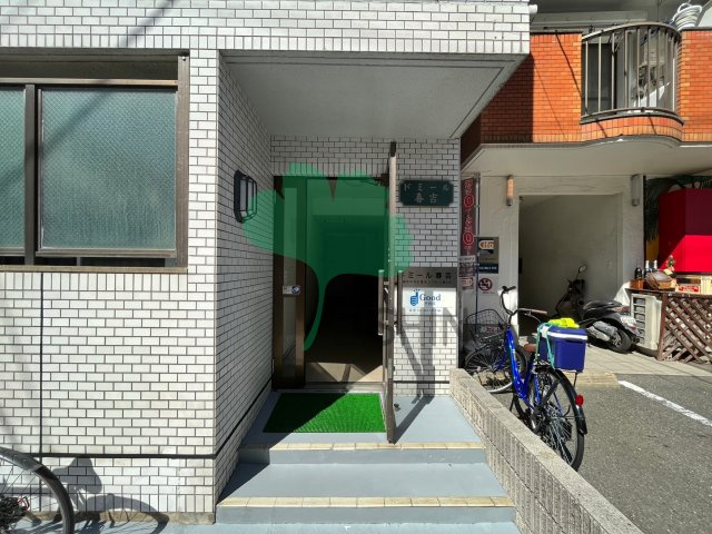 ドミール春吉のエントランス