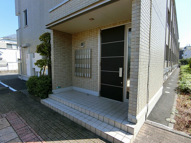 ファミール上の台のエントランス